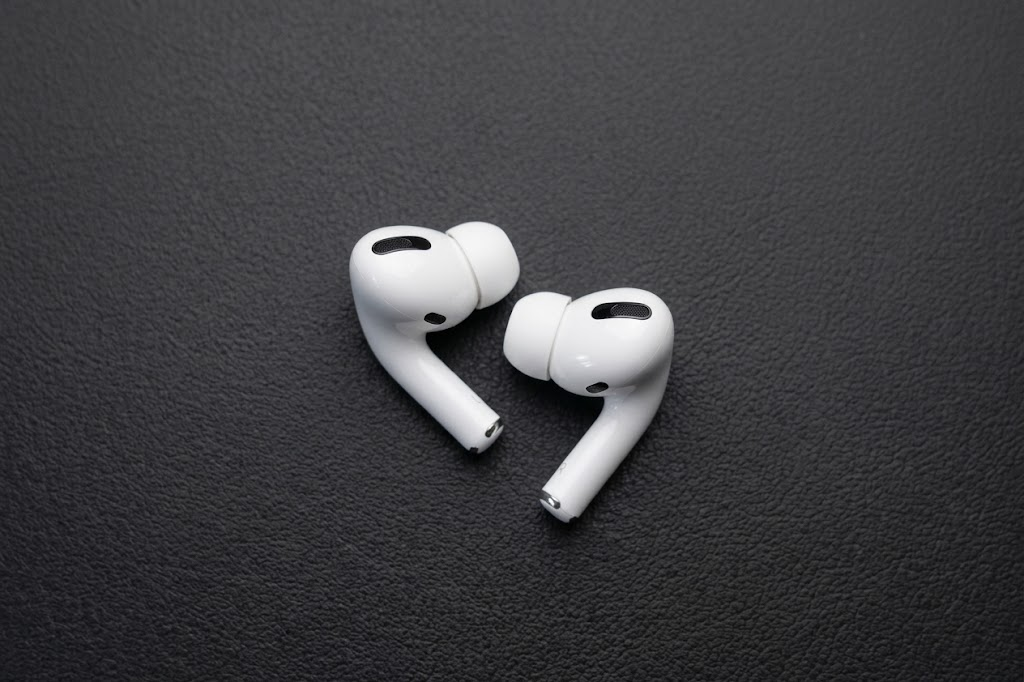 Best Affordable Earbuds for Clear Calls in Noisy Places