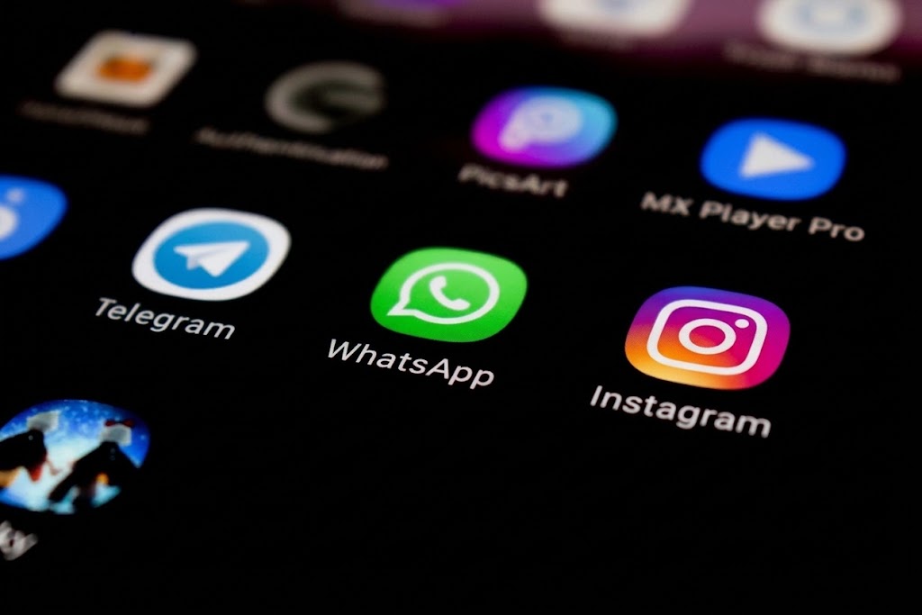 Which App Shrinks Your Photos the Most? We Tested WhatsApp, Telegram and Instagram
