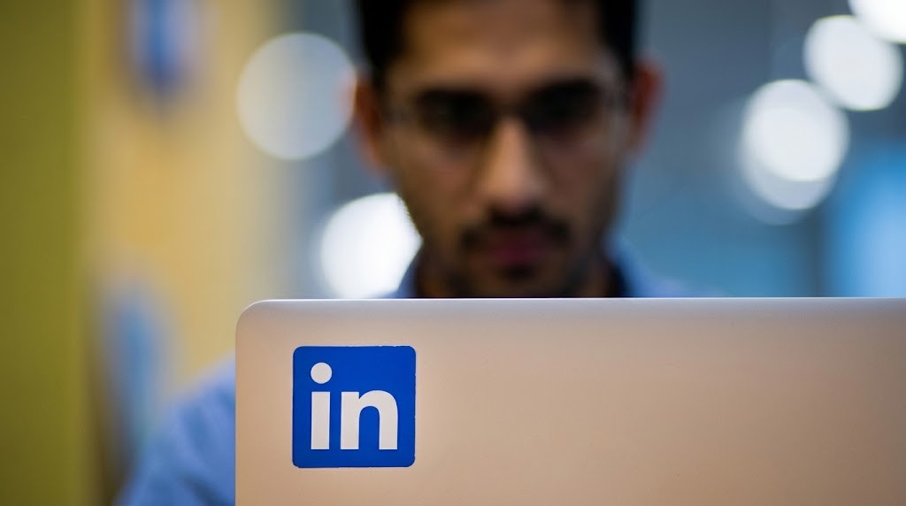 How to Use AI to Strengthen Your LinkedIn Profile for Remote Roles